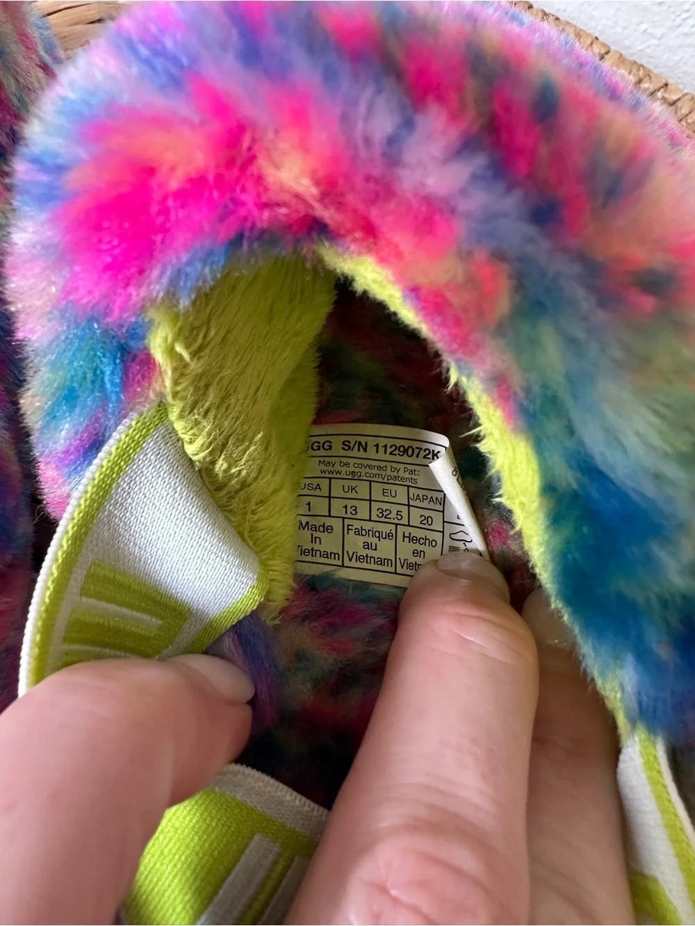 UGG Girls Fluff Yeah Pixelate Slide Sandals Slipper Rainbow Neon Pink Size 1
